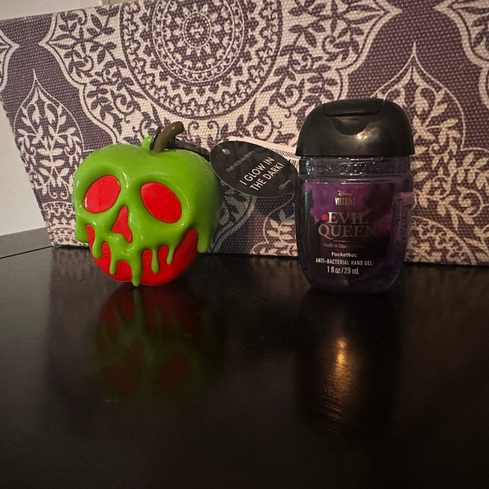 Disney Villains Evil Queen Poison Apple Bag Charm